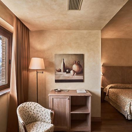 Borgo Lanciano Hotel Castelraimondo Bagian luar foto