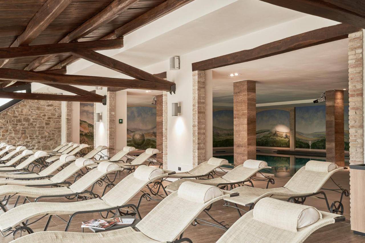 Borgo Lanciano Hotel Castelraimondo Bagian luar foto