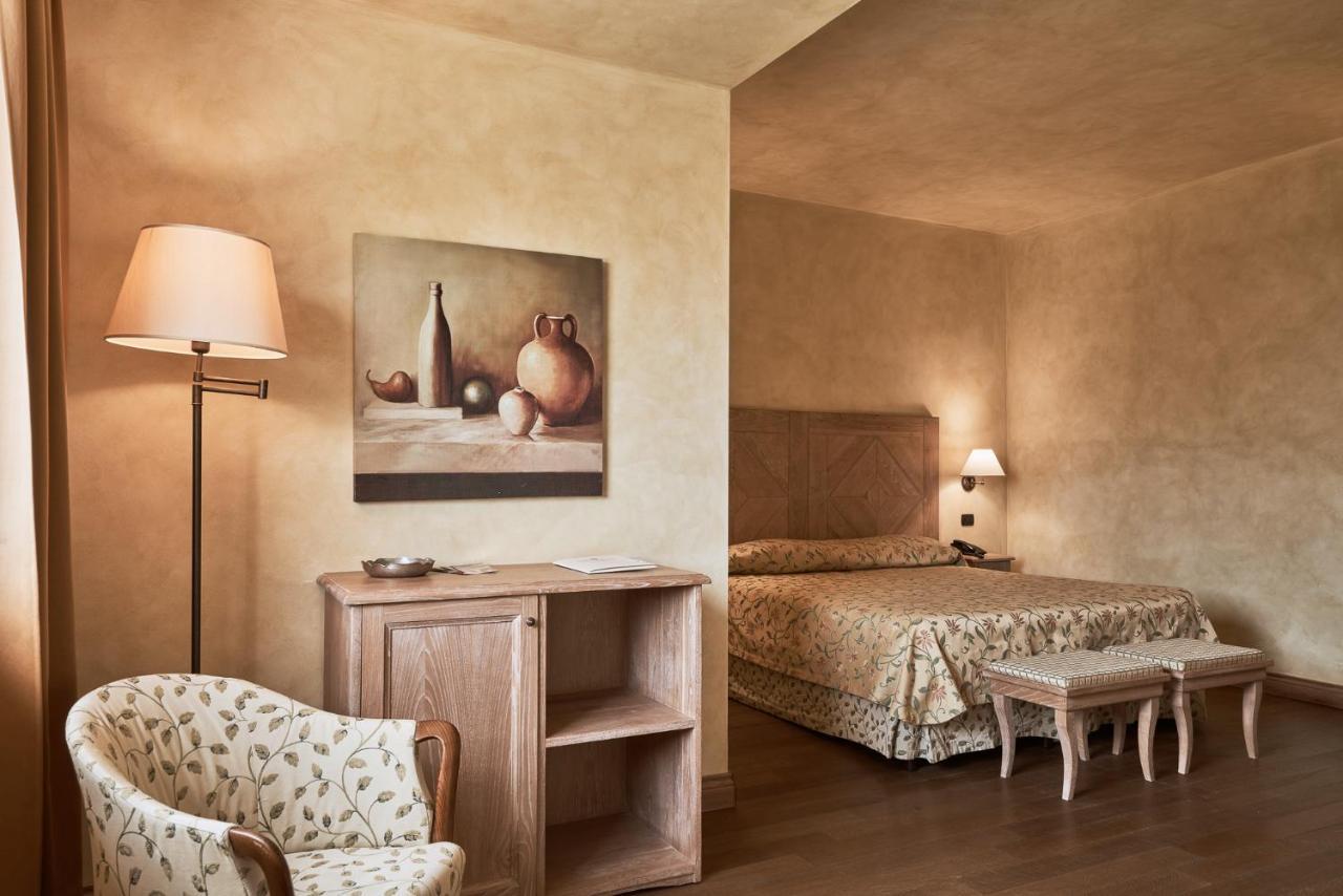 Borgo Lanciano Hotel Castelraimondo Bagian luar foto