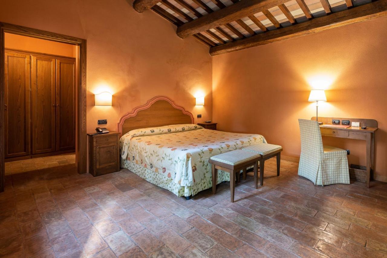 Borgo Lanciano Hotel Castelraimondo Bagian luar foto