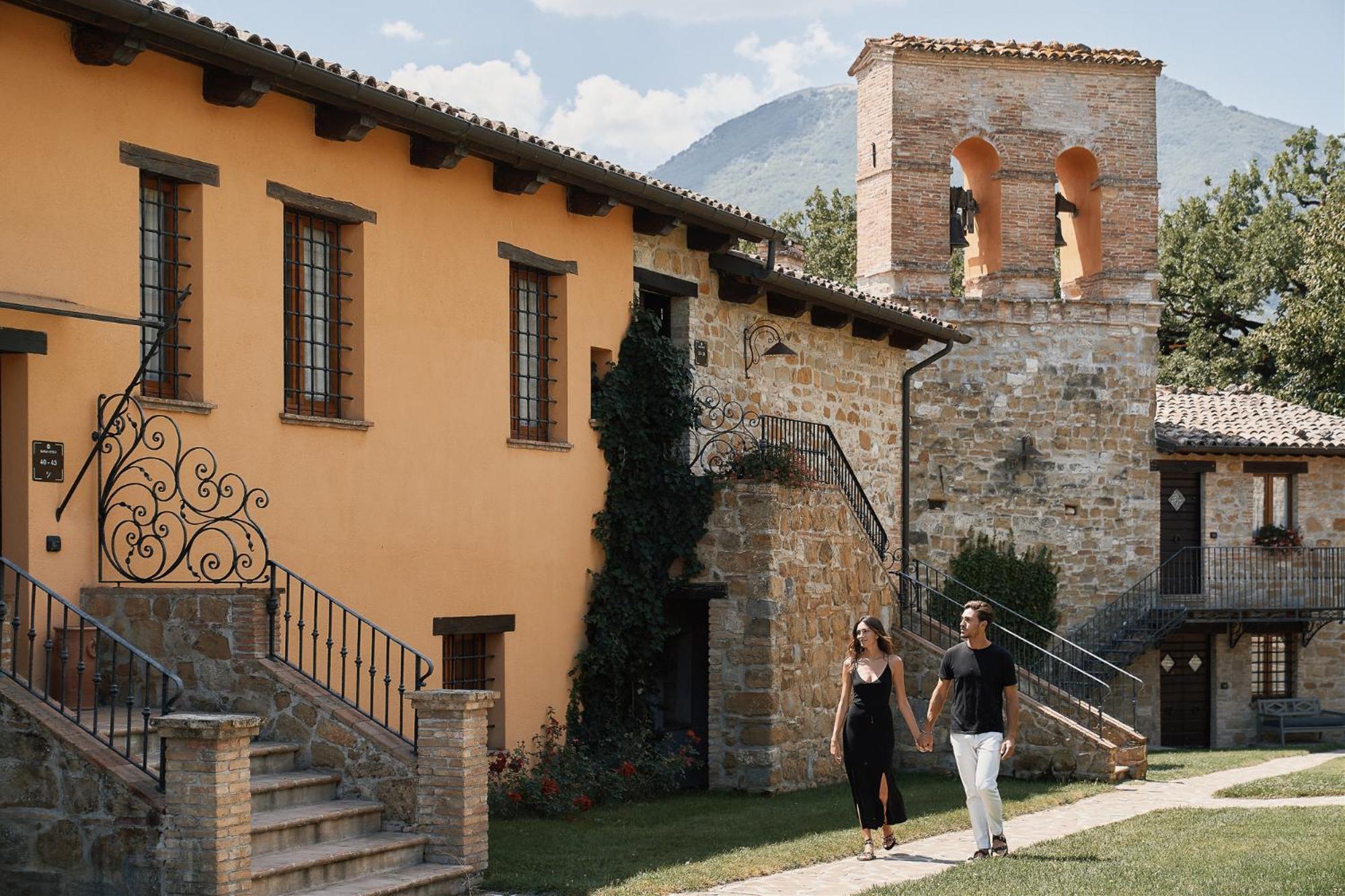 Borgo Lanciano Hotel Castelraimondo Bagian luar foto