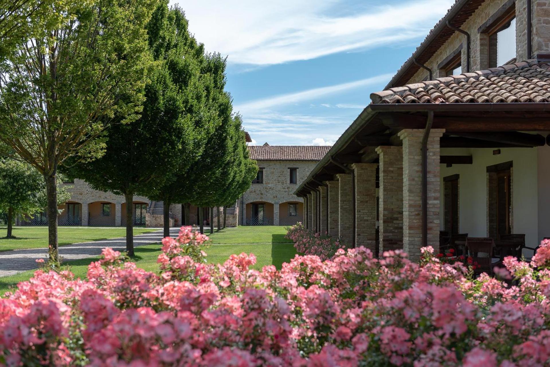 Borgo Lanciano Hotel Castelraimondo Bagian luar foto