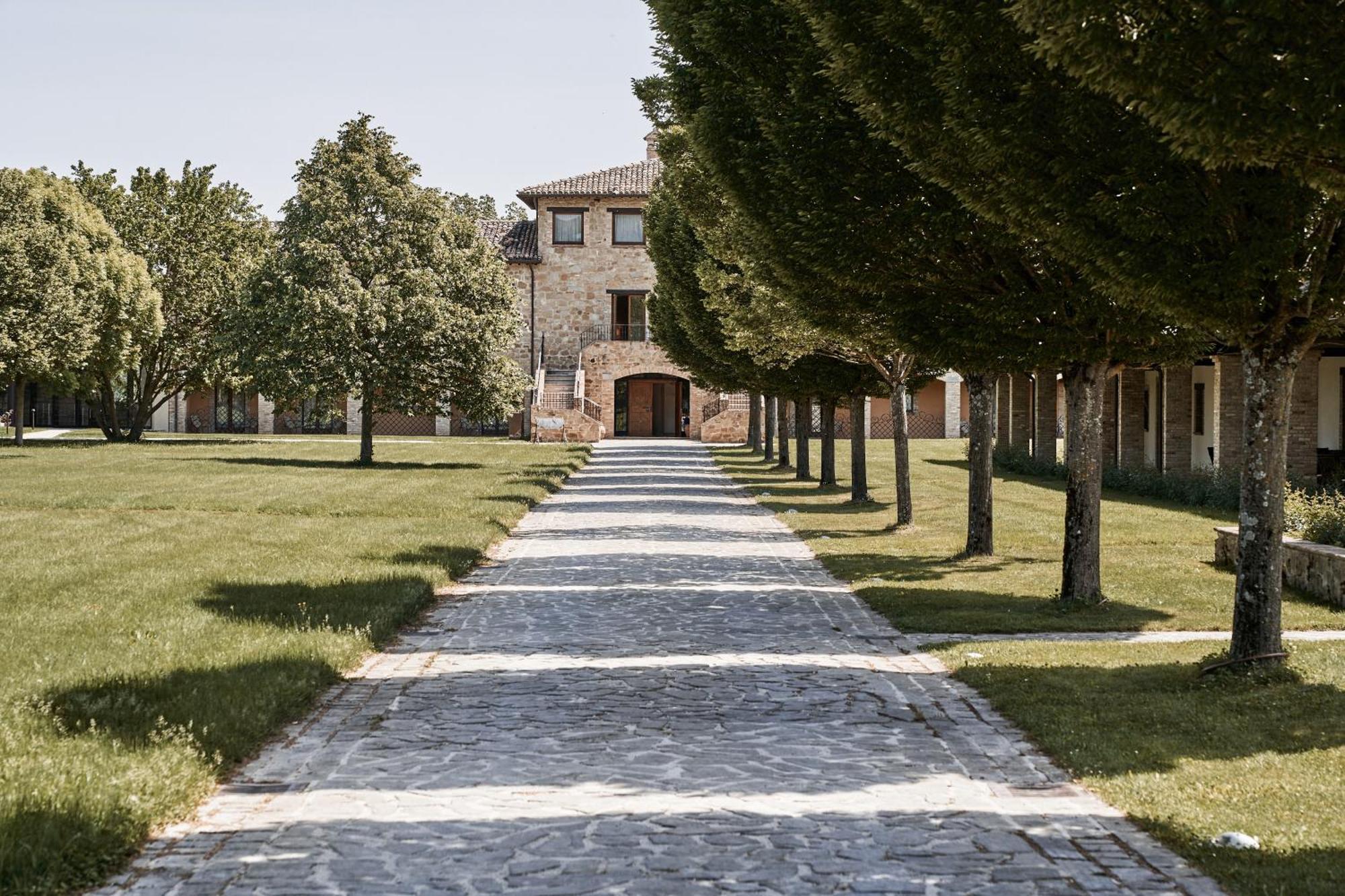Borgo Lanciano Hotel Castelraimondo Bagian luar foto