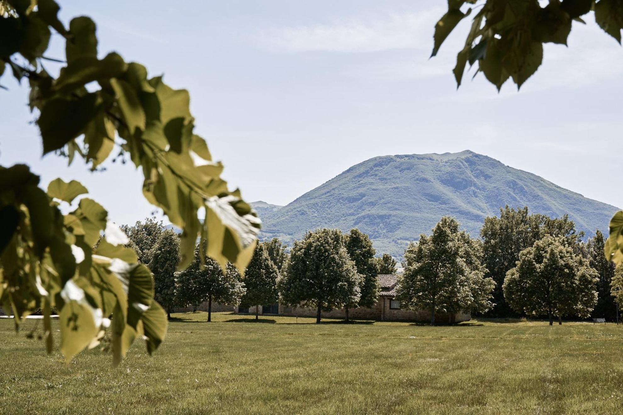 Borgo Lanciano Hotel Castelraimondo Bagian luar foto
