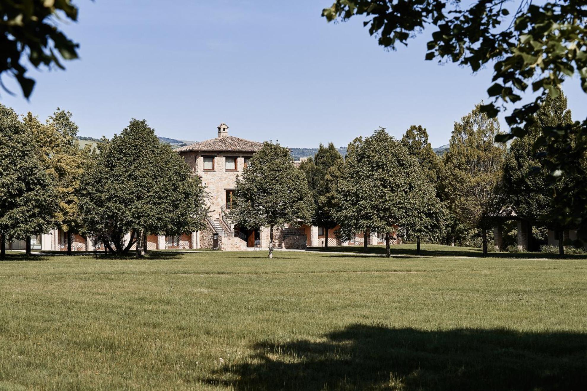 Borgo Lanciano Hotel Castelraimondo Bagian luar foto
