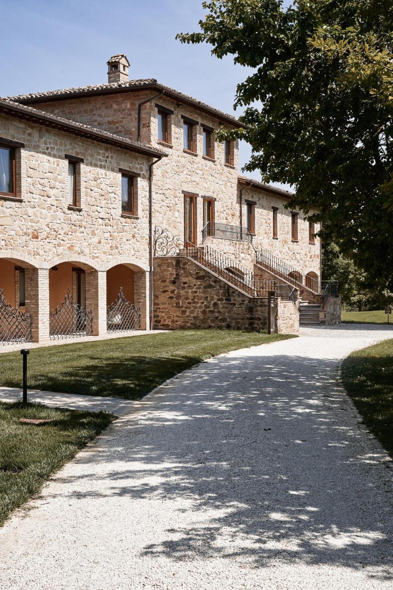 Borgo Lanciano Hotel Castelraimondo Bagian luar foto