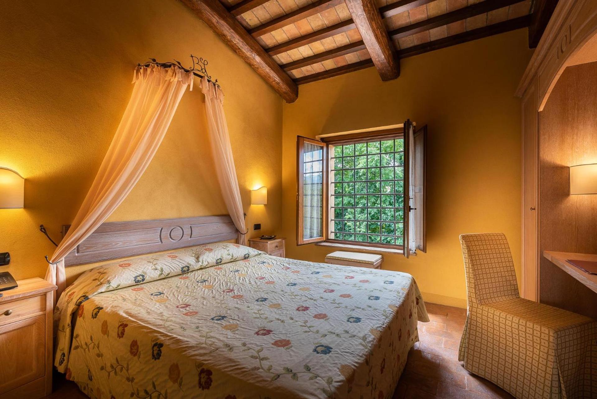 Borgo Lanciano Hotel Castelraimondo Bagian luar foto