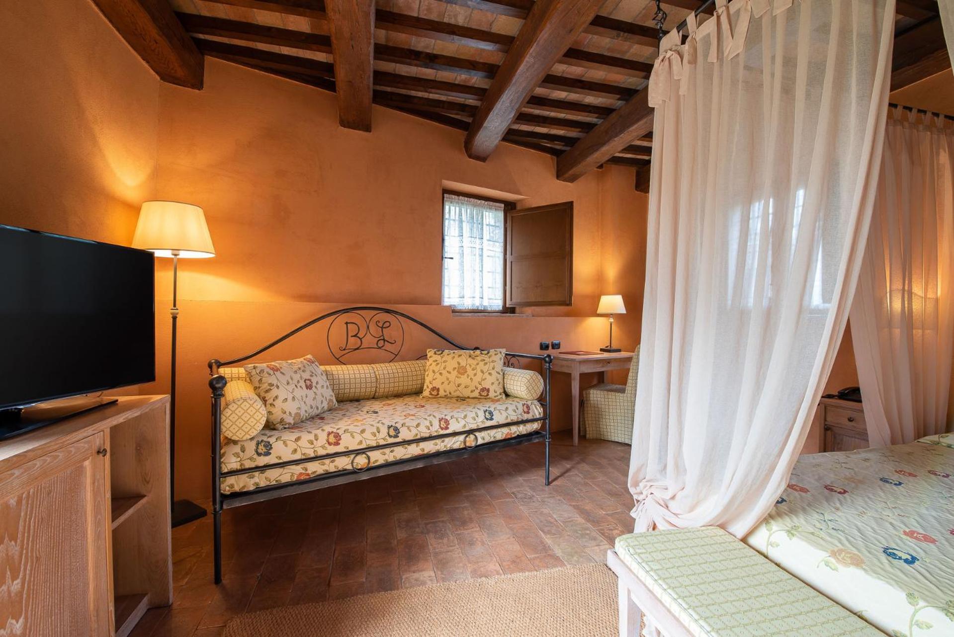 Borgo Lanciano Hotel Castelraimondo Bagian luar foto