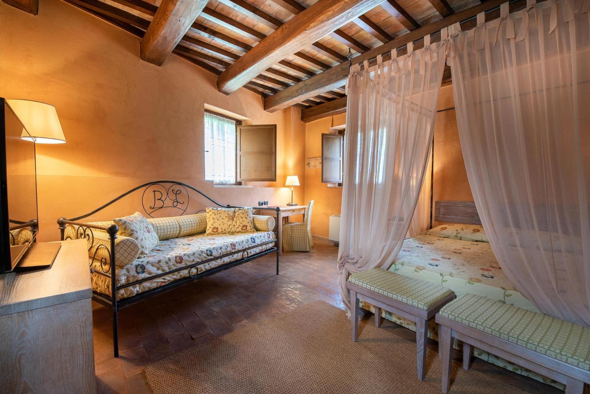 Borgo Lanciano Hotel Castelraimondo Bagian luar foto